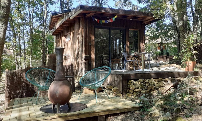 Couze-et-Saint-Front Cabin | Cozy cabin cottage on the edge of the woods for a rejuvenating stay