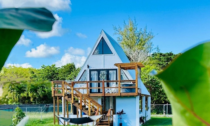 Islote Cabin | Cozy cabin in Arecibo w/jacuzzi, Steps from amazing beaches in Arecibo.