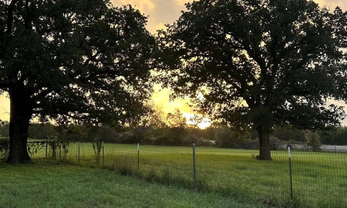 Glen Rose Cabin | Cozy cabin in Glen Rose with AC, WiFi, Close to all major attractions!
