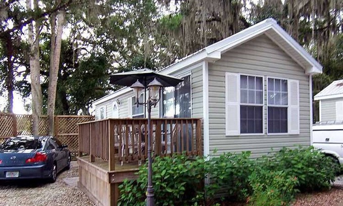 Inverness Cottage | Cozy Cabin in riverfront resort