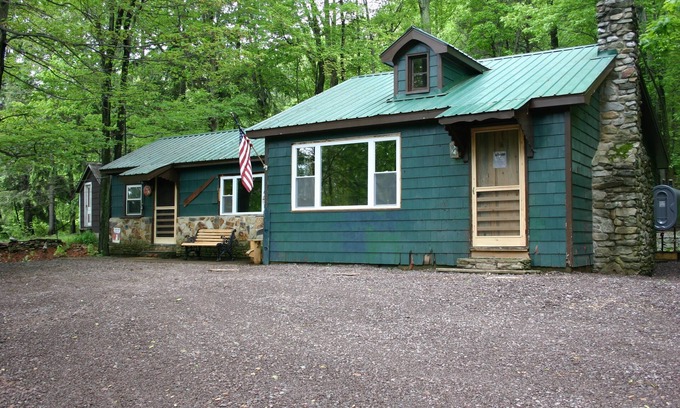 Benton House | Cozy Cabin - Kick off the summer and enjoy the Waterfalls at Ricketts Glen !
