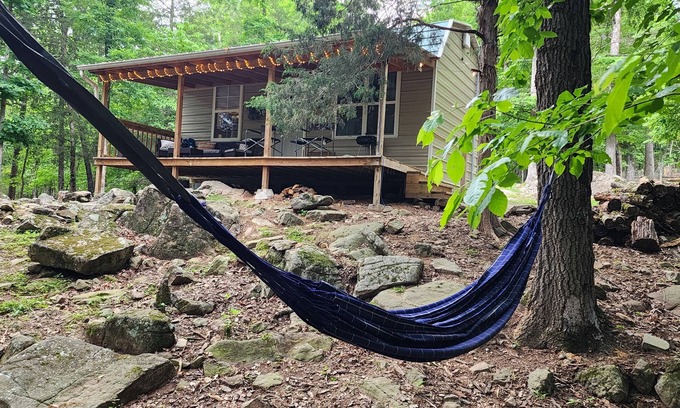 Jasper Cabin | Cozy cabin located on mountainside hobby farm