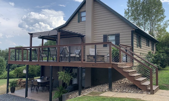 Huntingdon Cabin | Cozy Cabin Minutes from Raystown Lake/Allegrippis Bike Trails