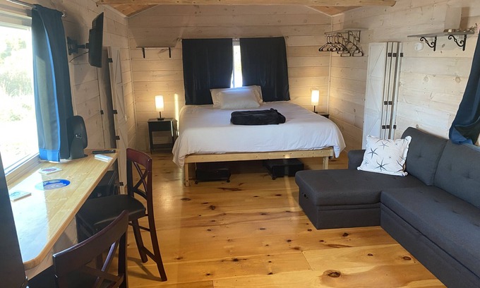Eastport Cabin | Cozy cabin on Half Moon cove