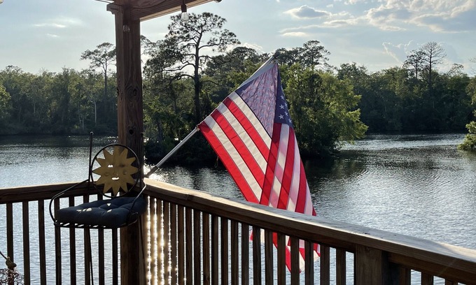 Fairhope Cabin | Cozy Cabin on the River