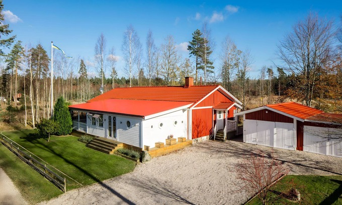 Ingelstad Cabin | Cozy Cabin Surrounded By Nature