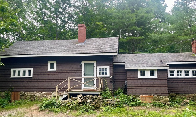 Cape Neddick Cabin | Cozy Cabin w/AC - Walk to Perkins Cove/Marginal Way/Ogunquit Beaches - Sleeps 6