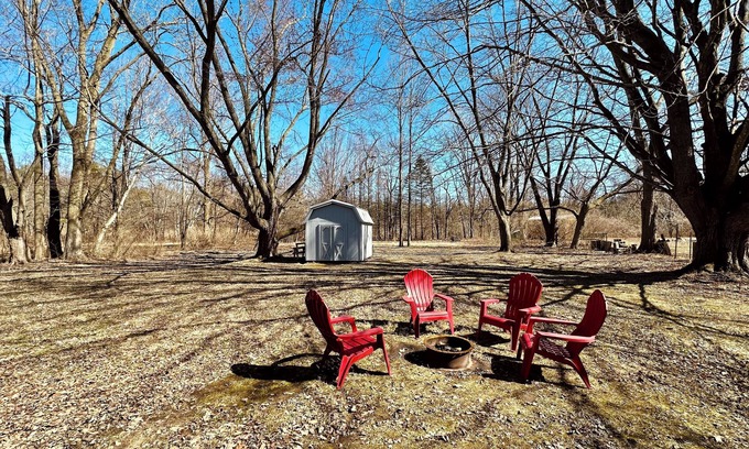 Harbert Cabin | Cozy Cabin W/HOT TUB by Lake MI in Sawyer