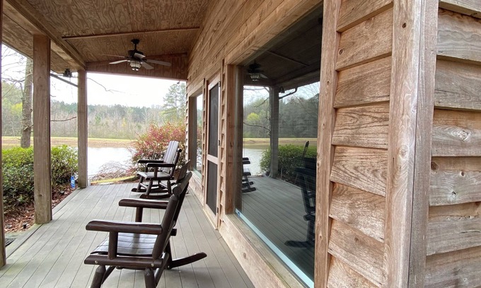 Star Cabin | Cozy cabin with 1 bedroom, Lakefront views in tranquil Terry!