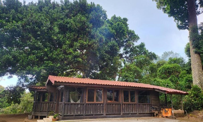 Copey Ski Chalet | Cozy cabin with fireplace