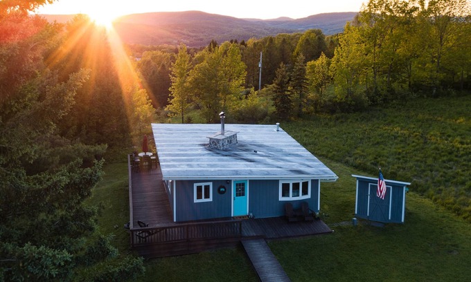 Fleischmanns House | Cozy cabin with great views and fire place!