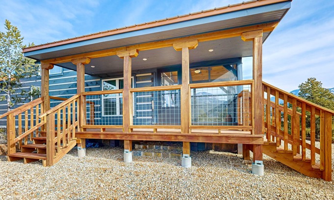 Valdez Cabin | Cozy cabin with incredible mountain & mesa views, WIFI, privacy & seclusion