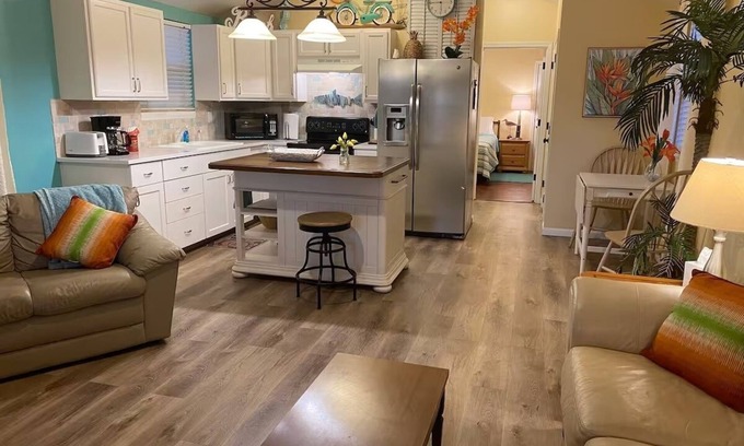 Ferris Cabin | Cozy cabin with WiFi and AC in lovely Ferris!