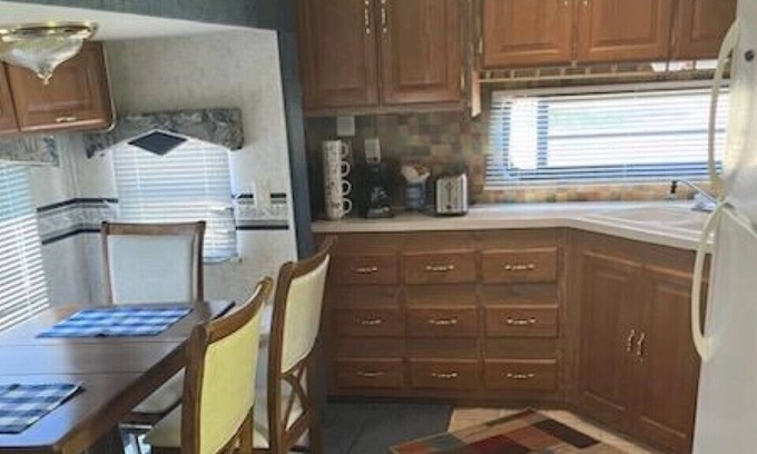 Frankfort RV Rental | Cozy camper, pet friendly close to Frankfort, MI. Near several lakes and rivers.