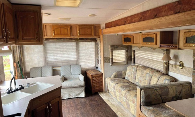 Troy House | Cozy Caravan in lovely Troy Alabama with AC