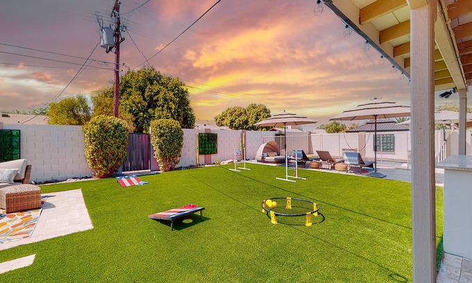 Village Grove House | Cozy Casa on Coronado | House in Scottsdale with an expansive yard and pool