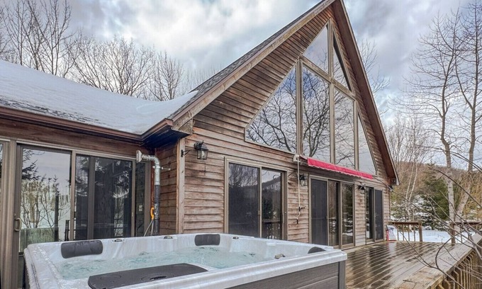 East Worcester Cabin | Cozy Catskill A-Frame With Hot Tub