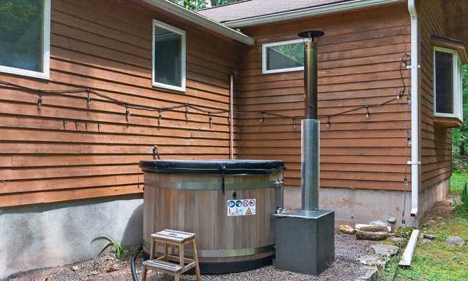 Prattsville Cabin | Cozy Catskills Cabin w/Wood-Fired Hot Tub, Firepit & Starry Skies
