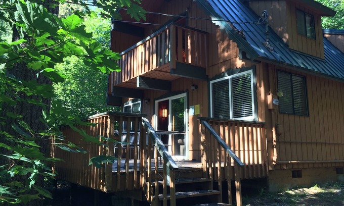 Warnick Cabin | Cozy Cedar Cabin ~ Hot Tub, Fireplace, Pool Table, Wi-Fi, Fire Pit, Pet Friendly