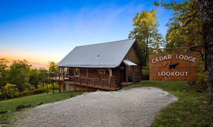 Sand Gap Cabin | Cozy Cedar Lodge surrounded by Ozark National Forest with great views!