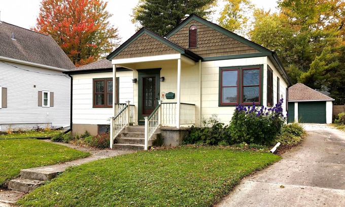 Cedarburg House | Cozy Cedarburg House - Walk to Historic Downtown!