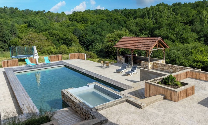 Saint-Cernin-de-lHerm Ski Chalet | Cozy Chalet in Saint-Cernin-de-l'Herm – Nature, Shared Pool & Relaxing Stay for 4 People