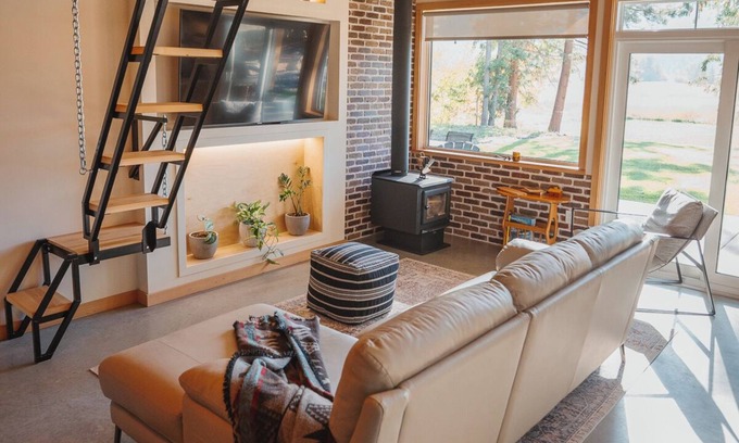 British Columbia Interior Ski Chalet | Cozy chalet among the trees. Enjoy a quiet retreat near town and attractions!