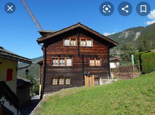 Stalden Apartment | Cozy chalet apartment in traditional Walser house
