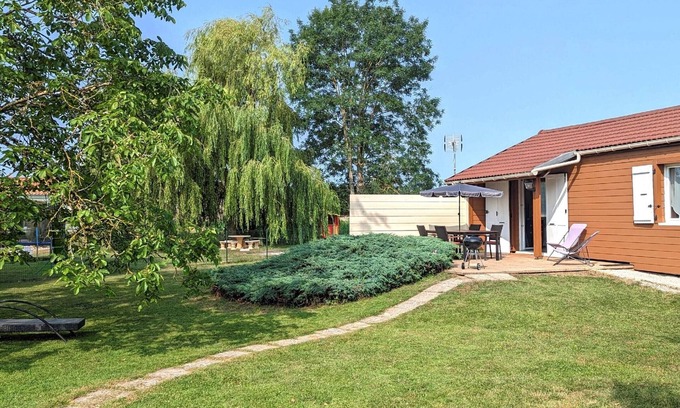 Pesmes Cottage | Cozy chalet in Pesmes with private terrace