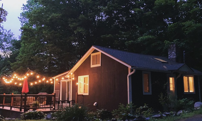 Bethlehem Village Cabin | Cozy & Chic Cabin by the Lake, with access to private Beach!
