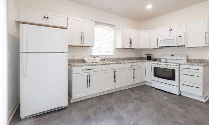 Easttown House | Cozy, Clean and Centrally Located