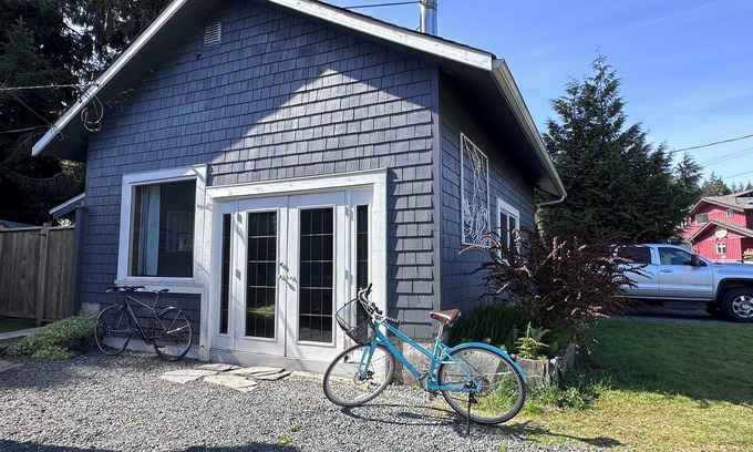Port Renfrew Cottage | Cozy Coastal Cottage in Port Renfrew, Steps to the Beach