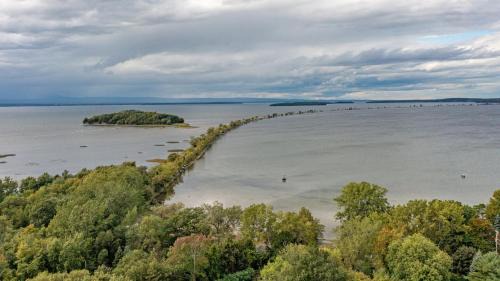 Malletts Bay House | Cozy Colchester Cabin near Lake