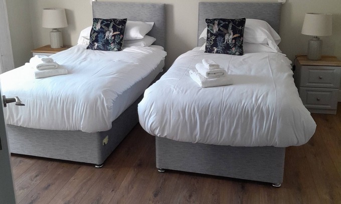 Roundwood Cottage | Cozy, comfortable cottage on an alpaca farm
