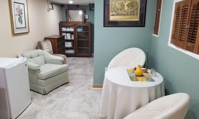 West Falls Church Apartment | Cozy, comfortable, elegant apartment suite in Northern VA