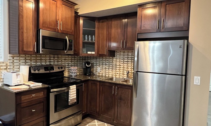 Panorama Hills House | Cozy & Comfy Retreat Walkout Suite in Panorama Hills NW Close to YYC Stampede DT