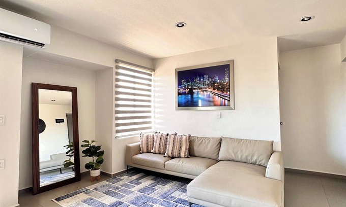 Villa Marina Apartment | Cozy condo 2 blocks away from beach