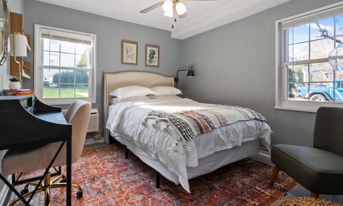 Huntington Condo | Cozy Condo in City: Just Steps to the Metro!