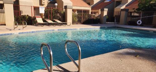 Mesa House | Cozy condo near MCC with pool, BBQ, covered parking