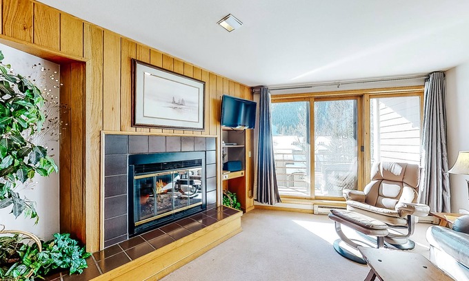Mountain House Condo | Cozy Condo with Great Views, Shared Pool & Hot Tub - 350 Yards to the Slopes