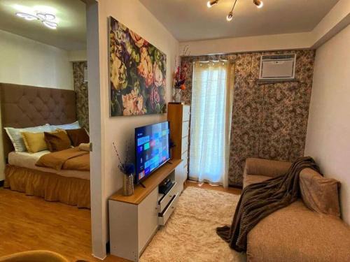 Sasa Apartment | Cozy Condo with Swimming Pool, WIFI & Netflix good for 4PAX