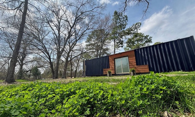 Montgomery Cabin | Cozy container cabin with WiFi and AC in lovely Richards