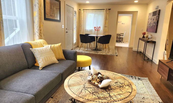 Mann Apartment | Cozy Contemporary 2BR with sofa bed in the office