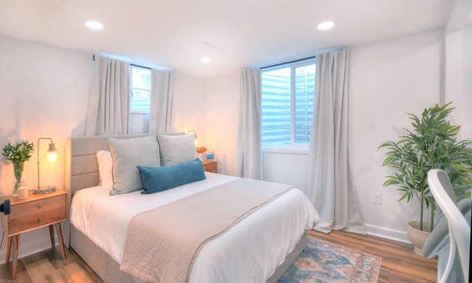 Central Colorado Springs Apartment | Cozy & Convenient Apartment in the heart of Colorado Springs/Comfy & Equipped!