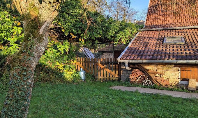 Courtesoult-et-Gatey Cottage | Cozy cottage with stove, shared garden, near castles
