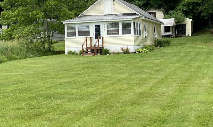 Canadohta Lake Cottage | Cozy Cottage at Canadohta Lake