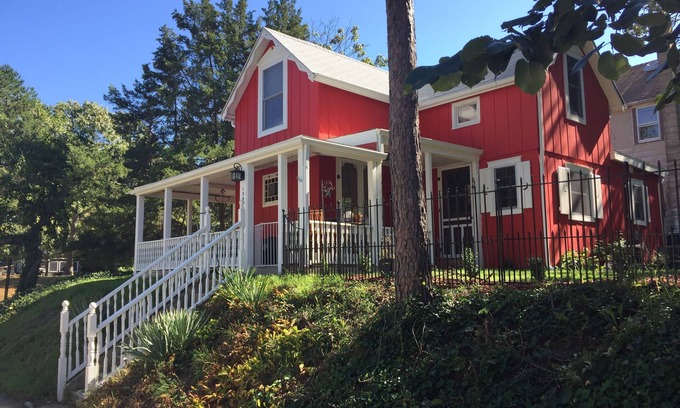 Island Heights Cottage | Cozy Cottage at the River - Historic CampMeeting Cottage, 1 Block from River