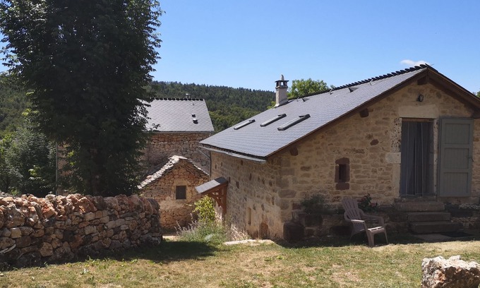 La Tieule House | Cozy cottage between stones and modernity