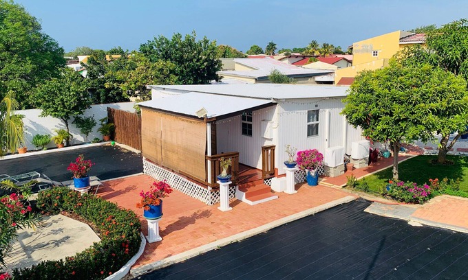 Oranjestad Cottage | Cozy Cottage | Close to the Haystack, in the middle of the island of Aruba.
