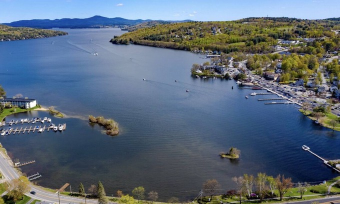 Meredith Cottage | Cozy Cottage -Dock/Lake Access on Lake Winni 1 Bdrm/1Bath in downtown Meredith
